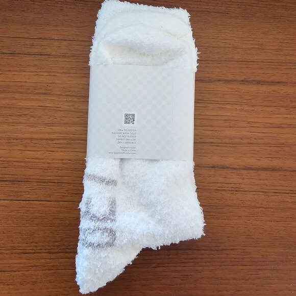 !!!NWT!!! Women’s Cozy Feel Better White Socks - Picture 3 of 3